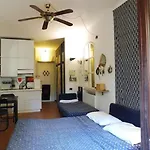 דירה Studio-apartment With Small Garden *